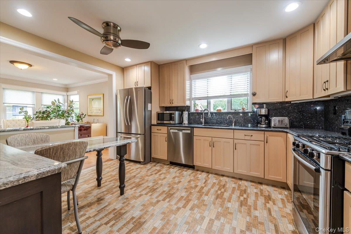 164 Blackheath Road, Lido Beach, NY 11561