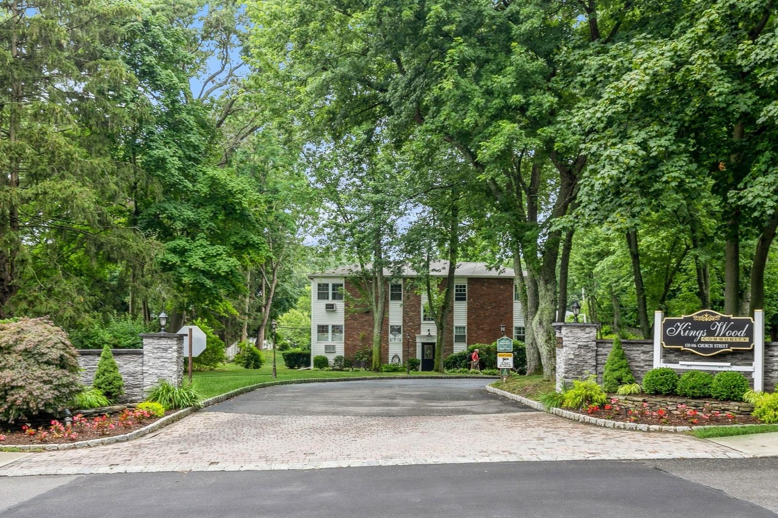 130 Church Street # 4D, Kings Park, NY 11754