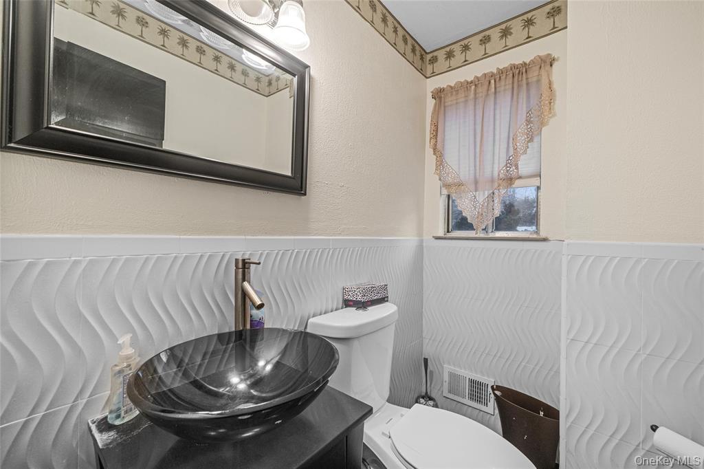 15 Gerardine Place, New City, NY 10956