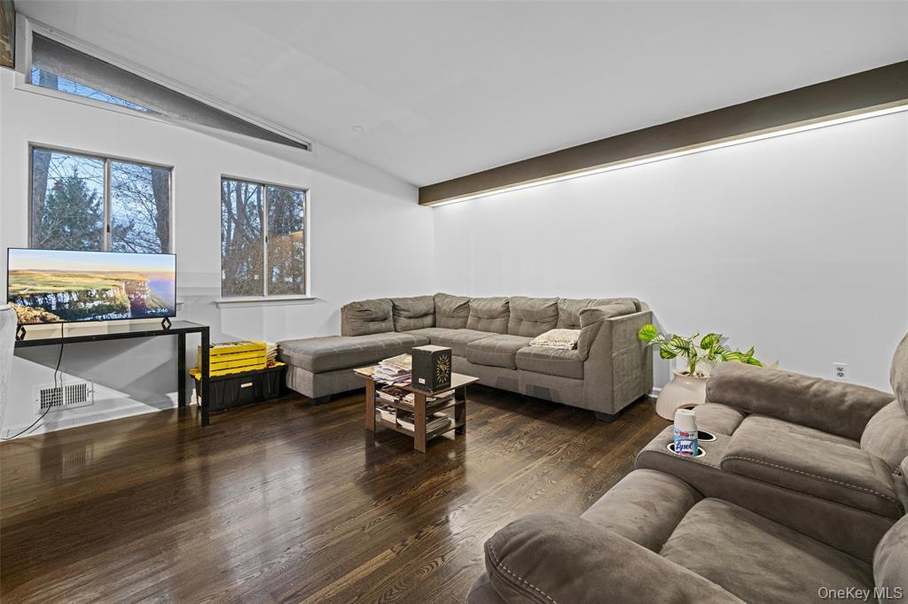 15 Gerardine Place, New City, NY 10956