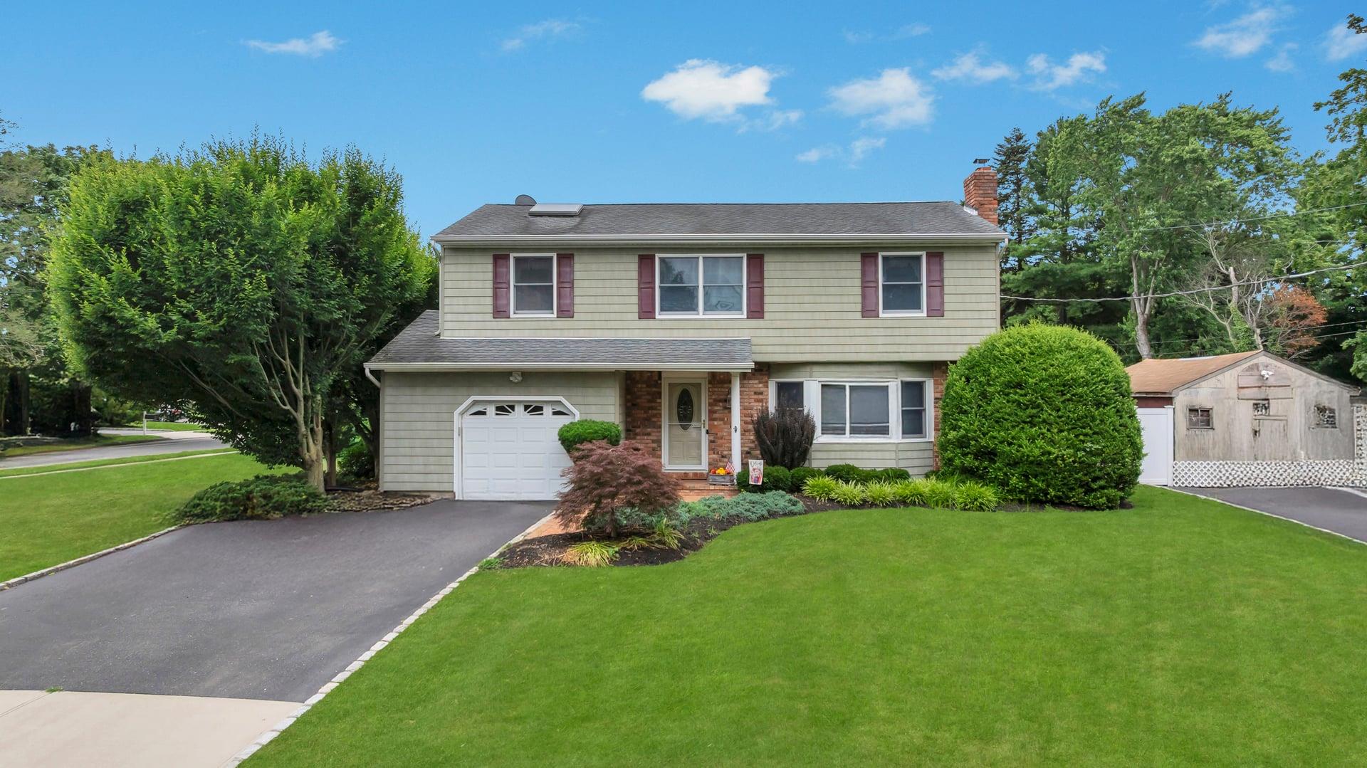 120 Mills Pond Road, Saint James, NY 11780