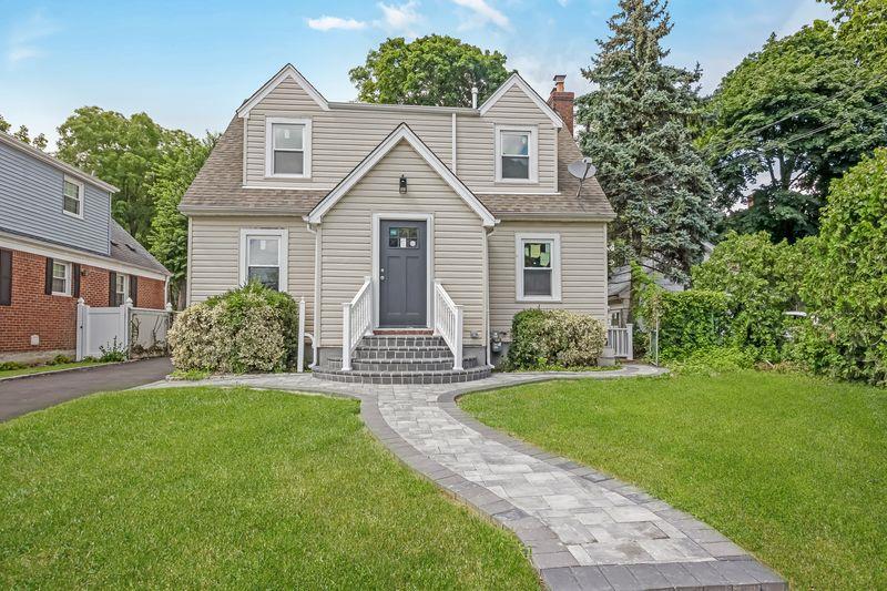 175 Wright Avenue, Malverne, NY 11565