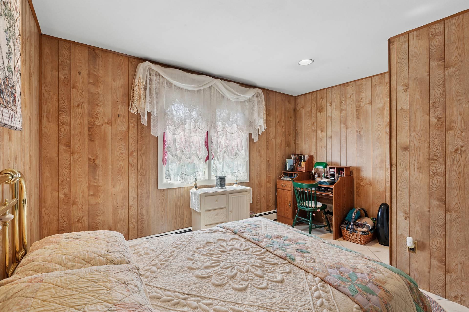 9 Marydale Lane, Bellport, NY 11719