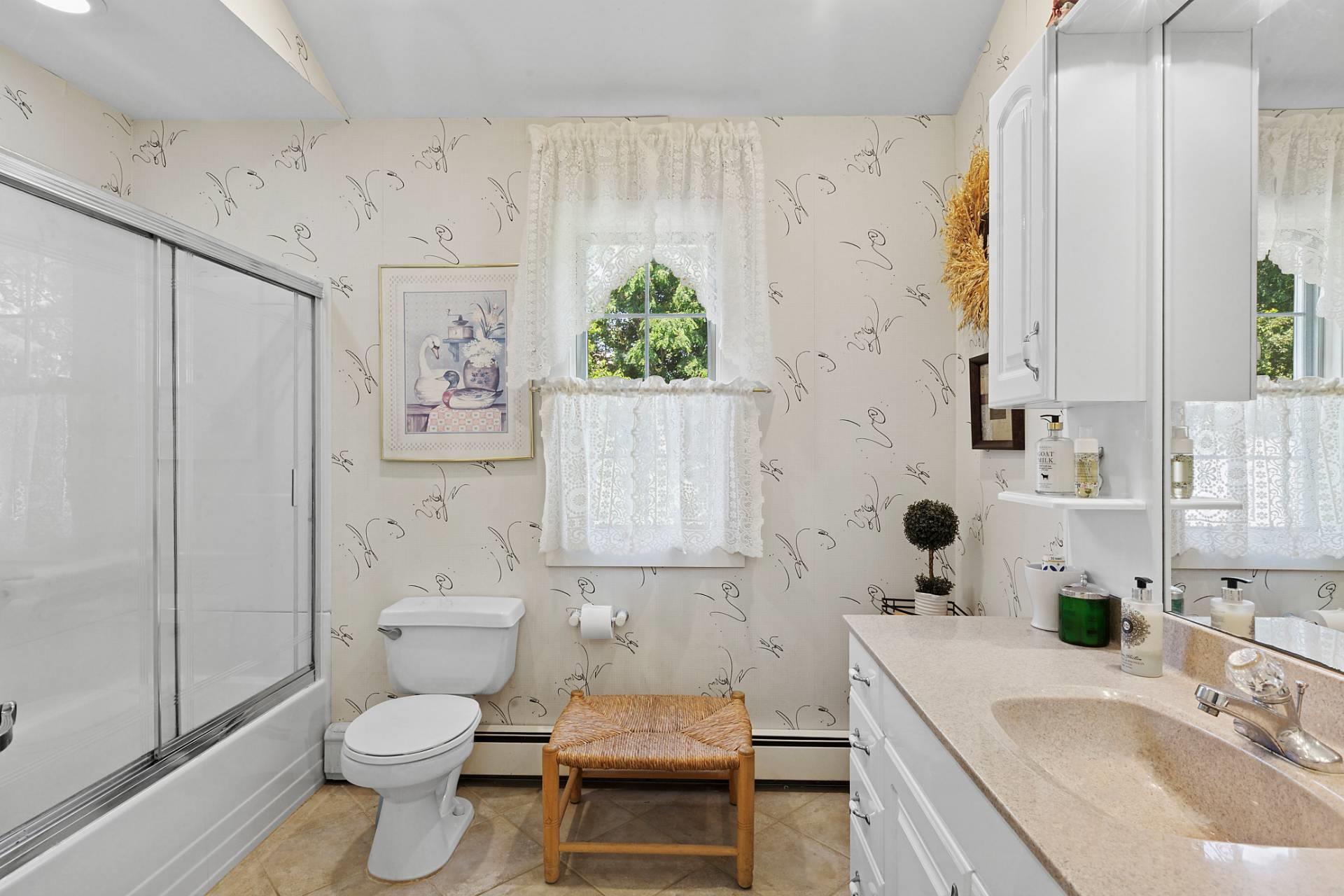 9 Marydale Lane, Bellport, NY 11719