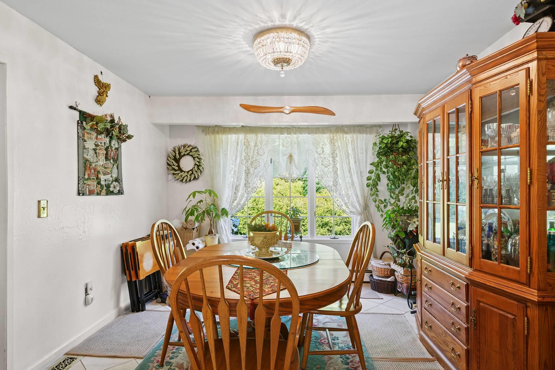 9 Marydale Lane, Bellport, NY 11719