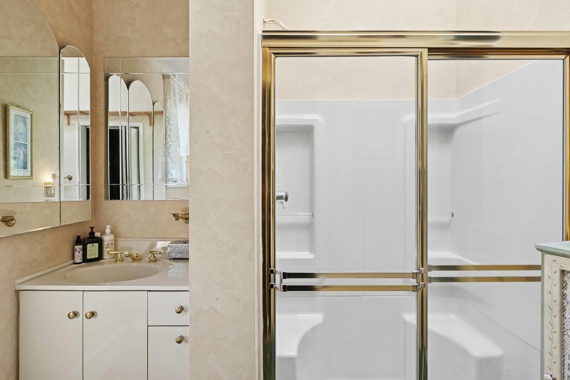 9 Marydale Lane, Bellport, NY 11719