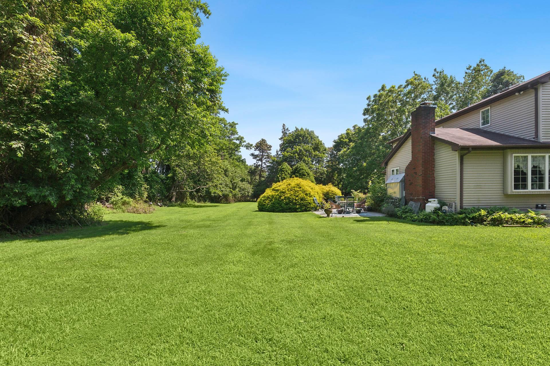 9 Marydale Lane, Bellport, NY 11719