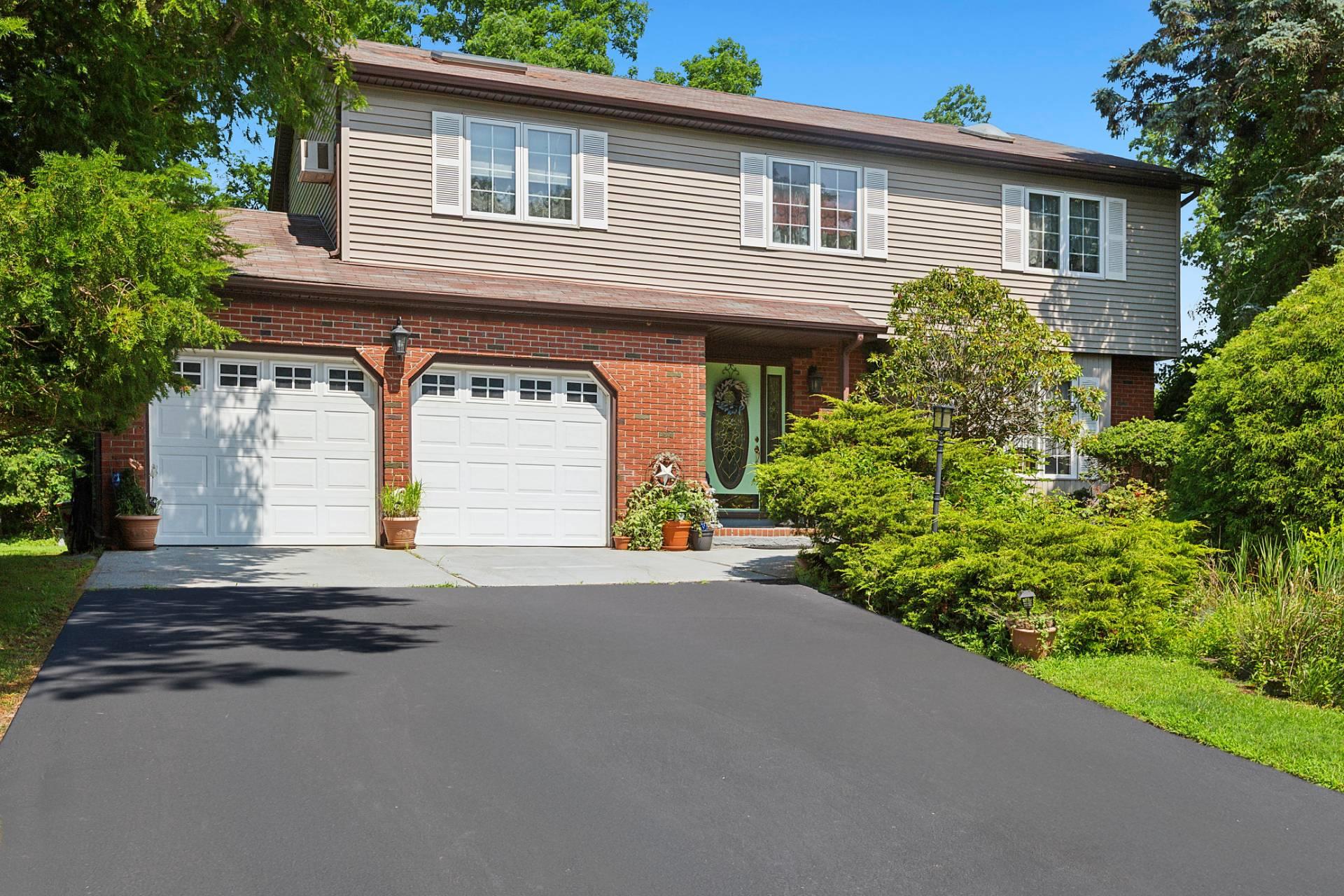 9 Marydale Lane, Bellport, NY 11719