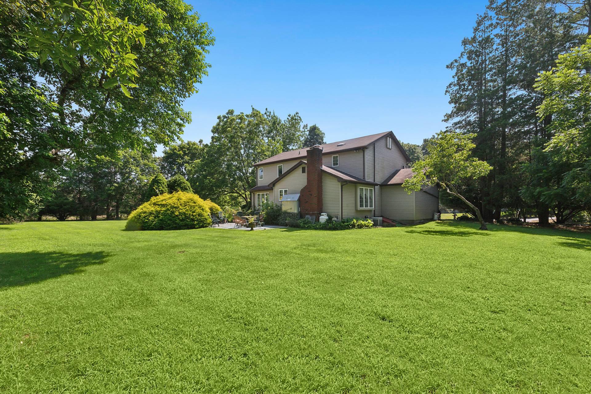 9 Marydale Lane, Bellport, NY 11719