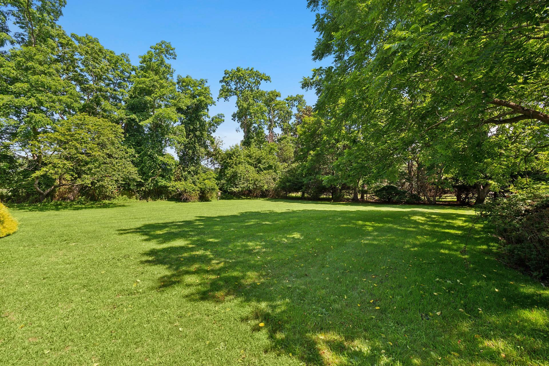 9 Marydale Lane, Bellport, NY 11719