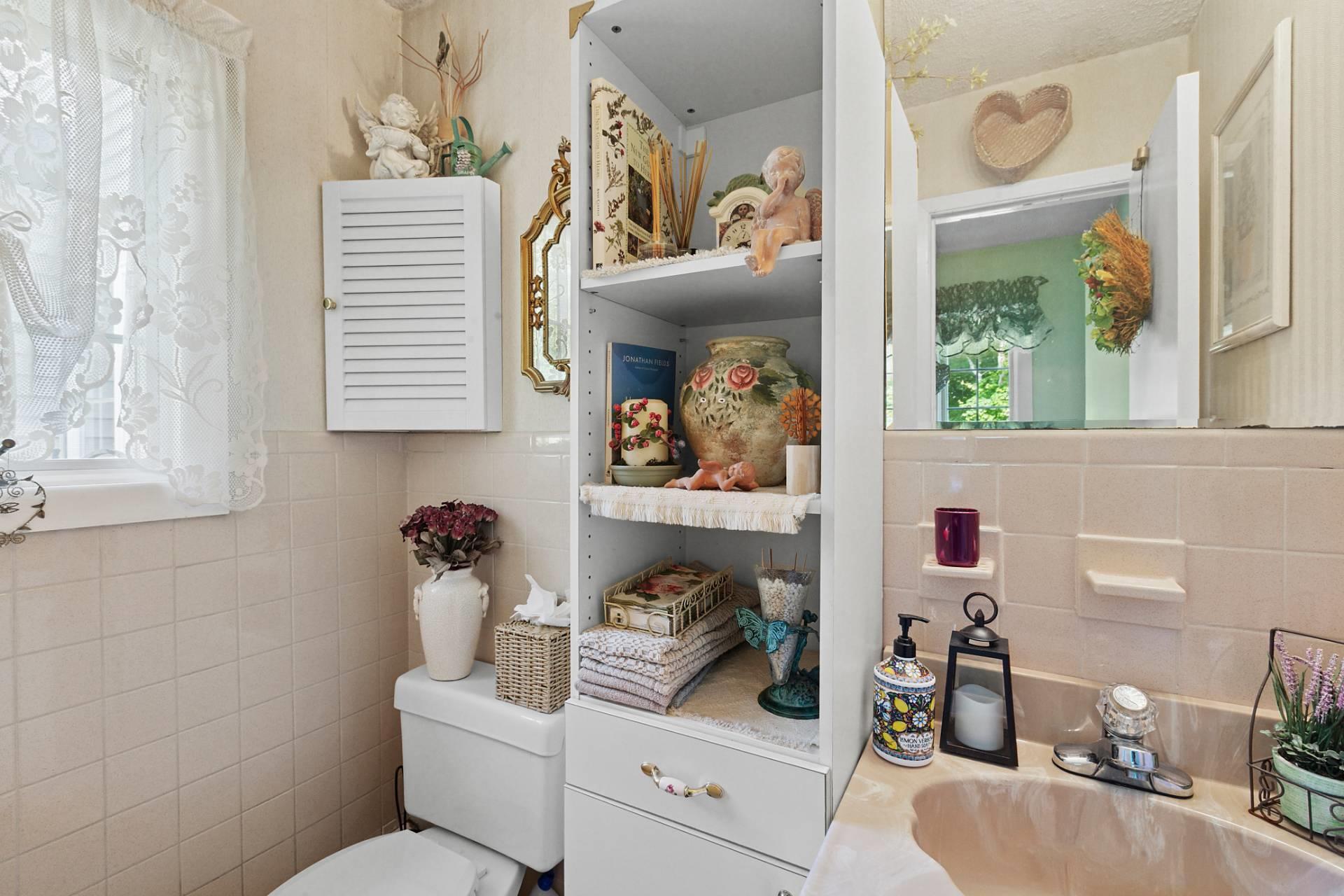 9 Marydale Lane, Bellport, NY 11719