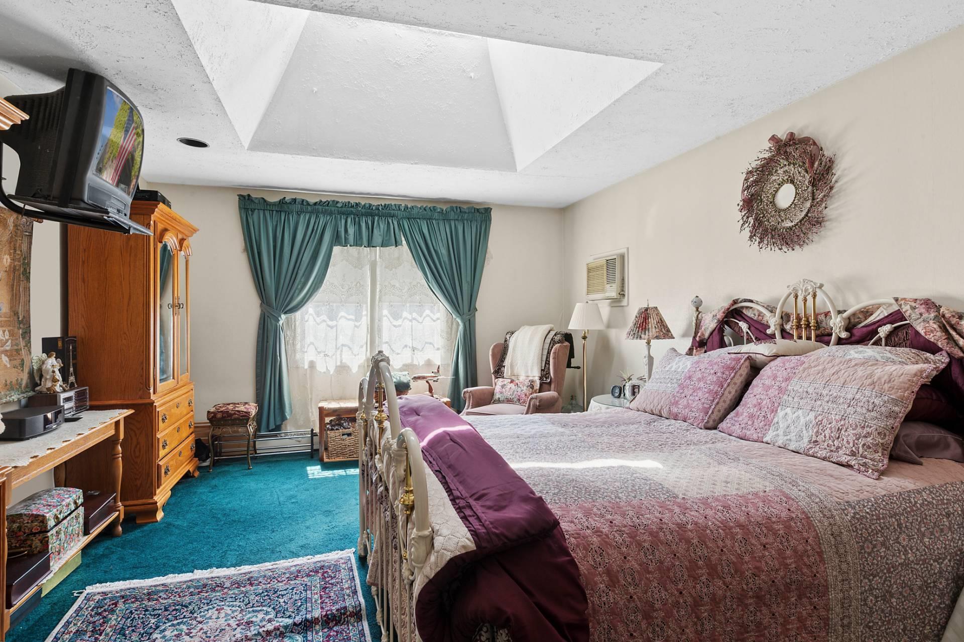 9 Marydale Lane, Bellport, NY 11719