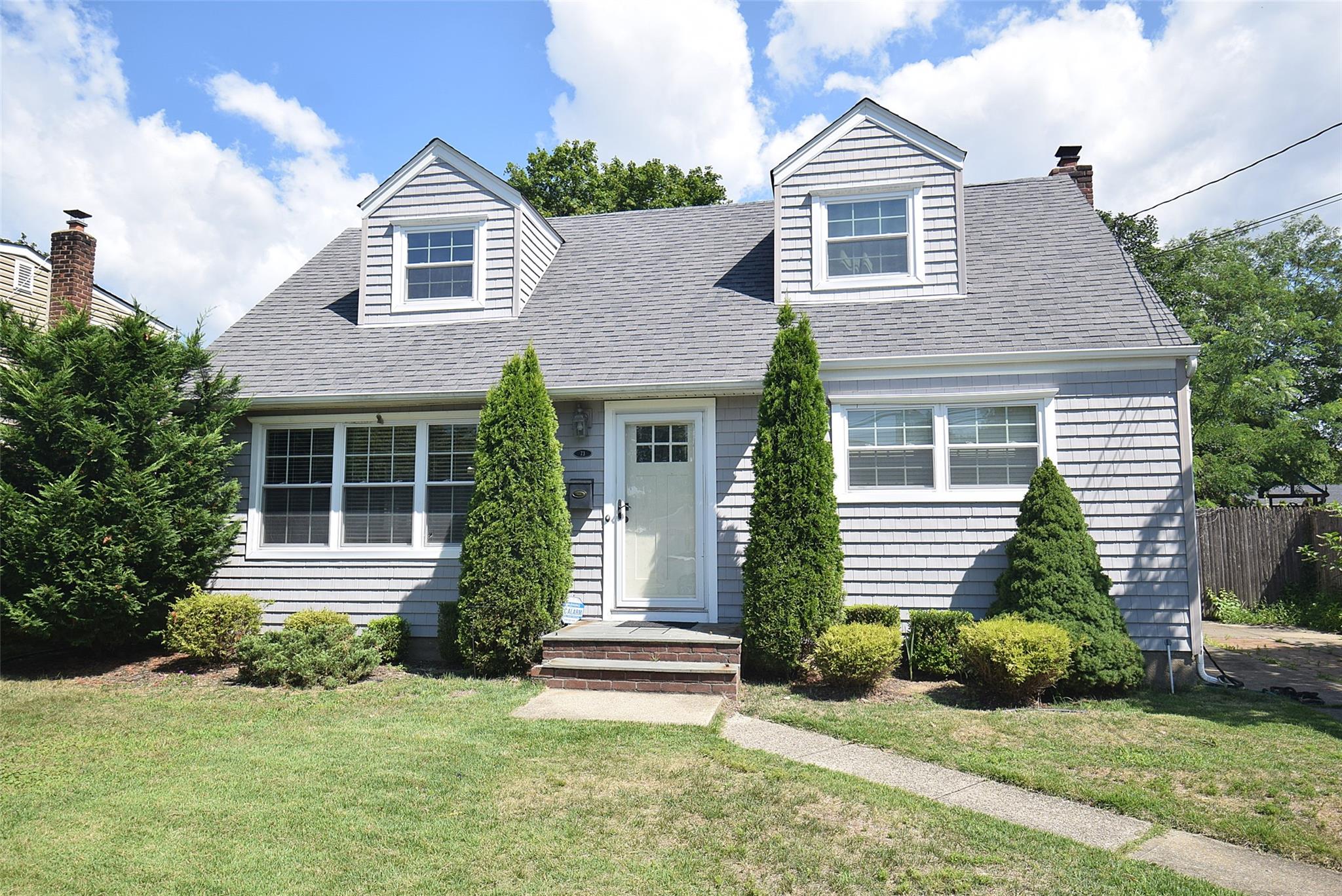 73 N Kings Avenue, Massapequa, NY 11758