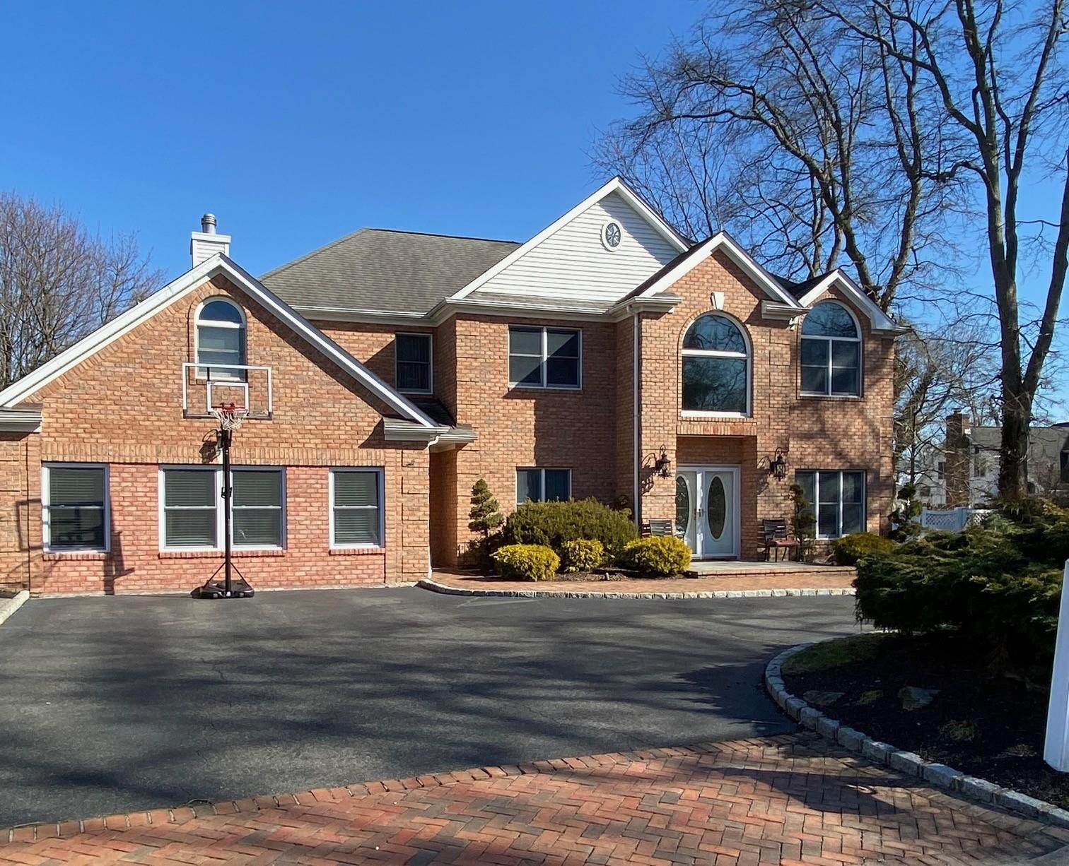 31 Constance Court, West Islip, NY 11795