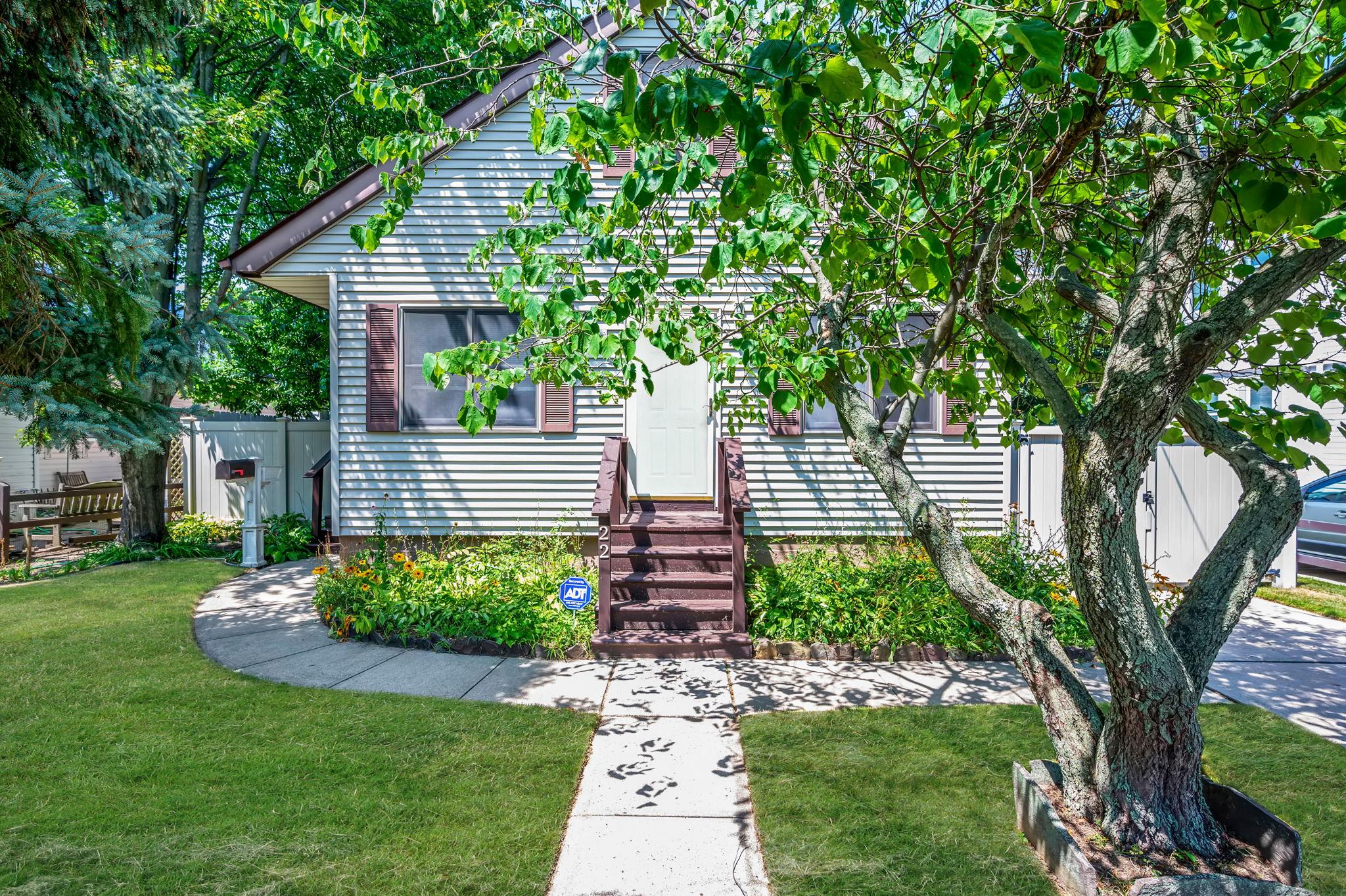 22 Bristol Street, Lindenhurst, NY 11757