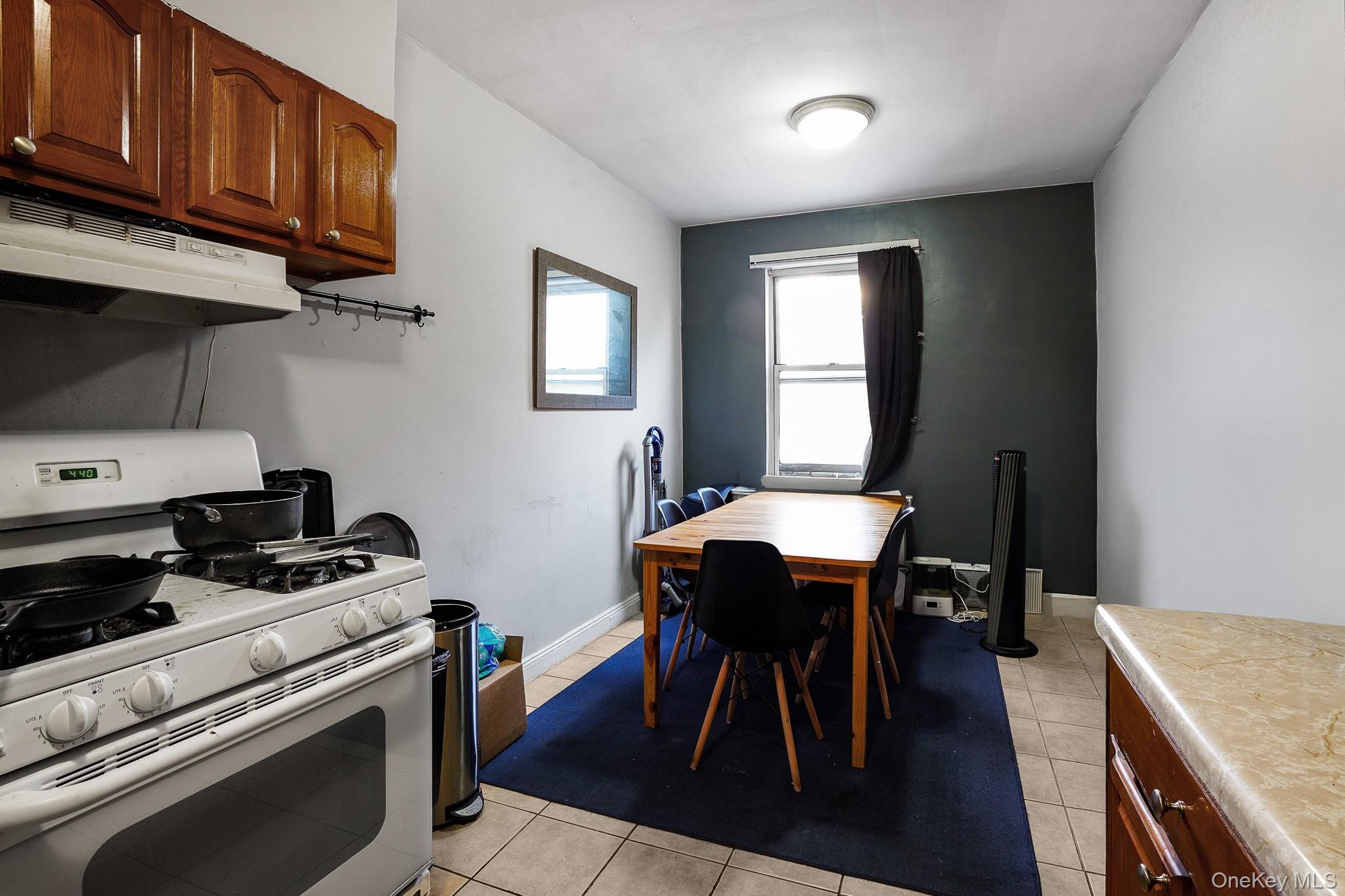 27-18 Newtown ave Avenue, Astoria, NY 11102