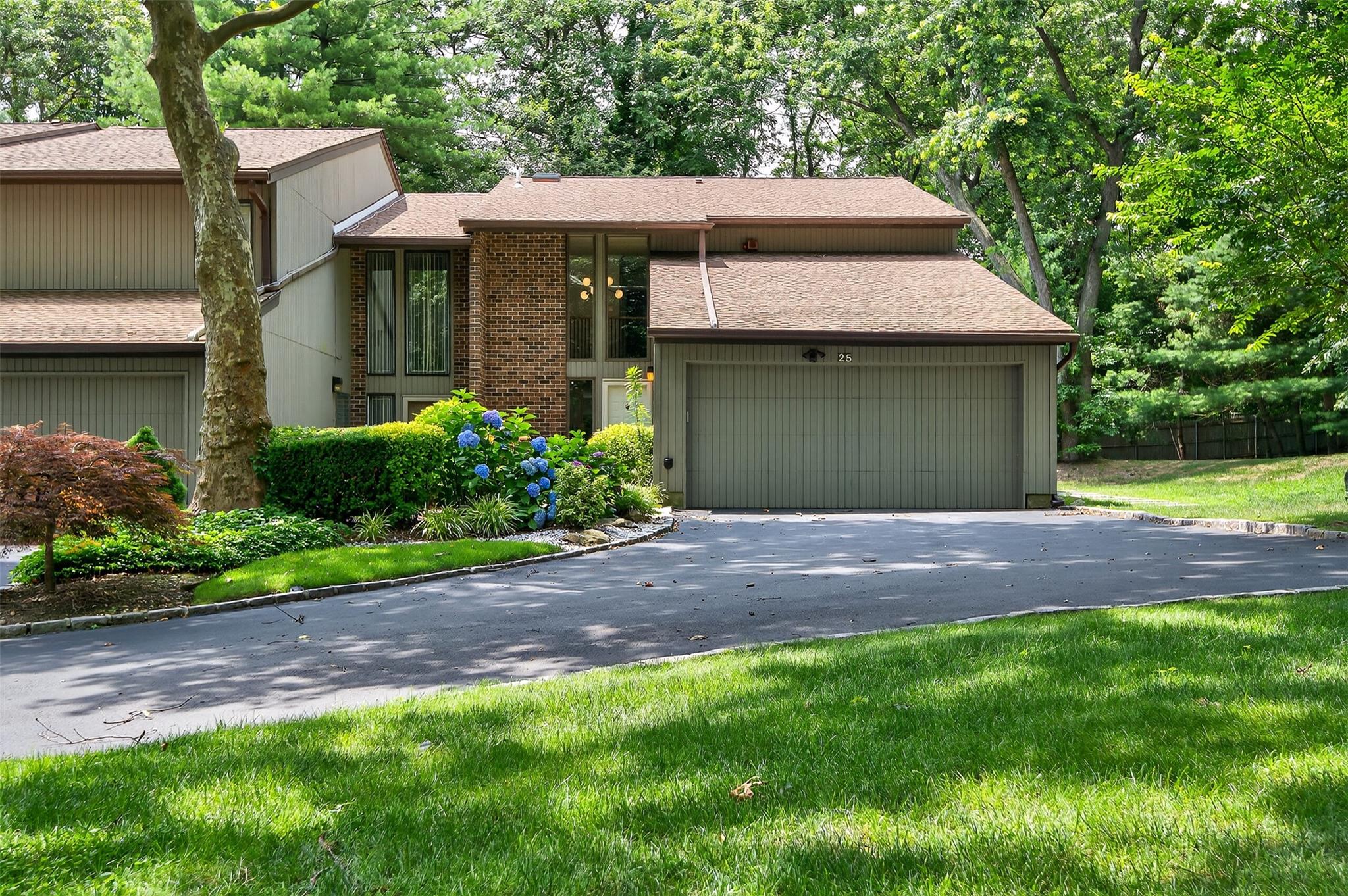 25 Meadowood Drive, Jericho, NY 11753