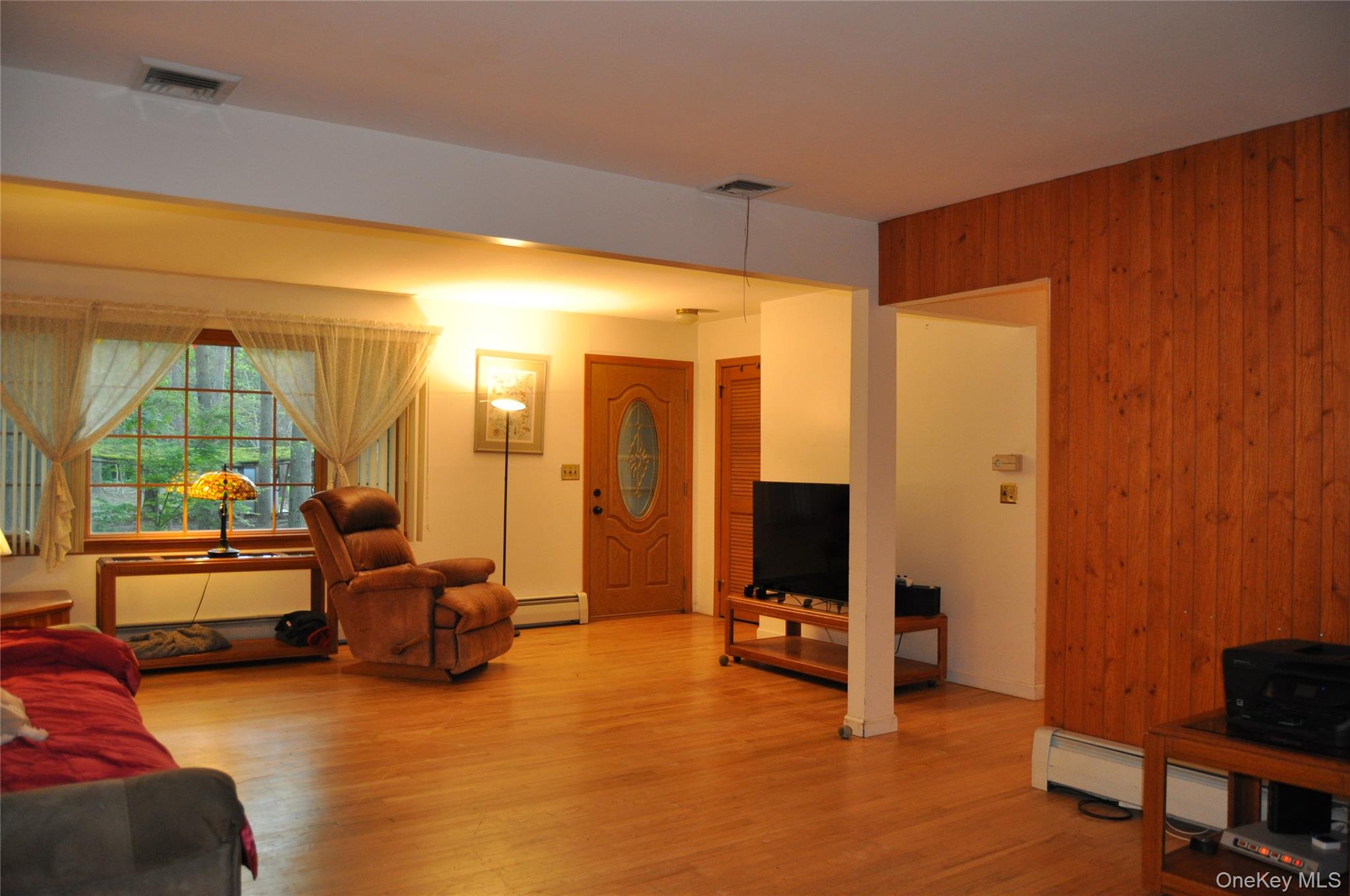 95 Lincoln Road, Medford, NY 11763