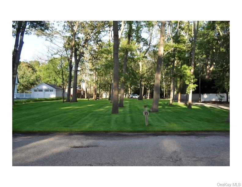 95 Lincoln Road, Medford, NY 11763