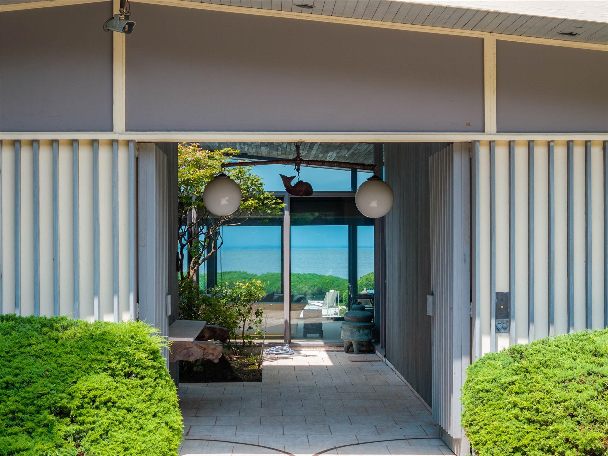 96 Old House Lane, Sands Point, NY 11050