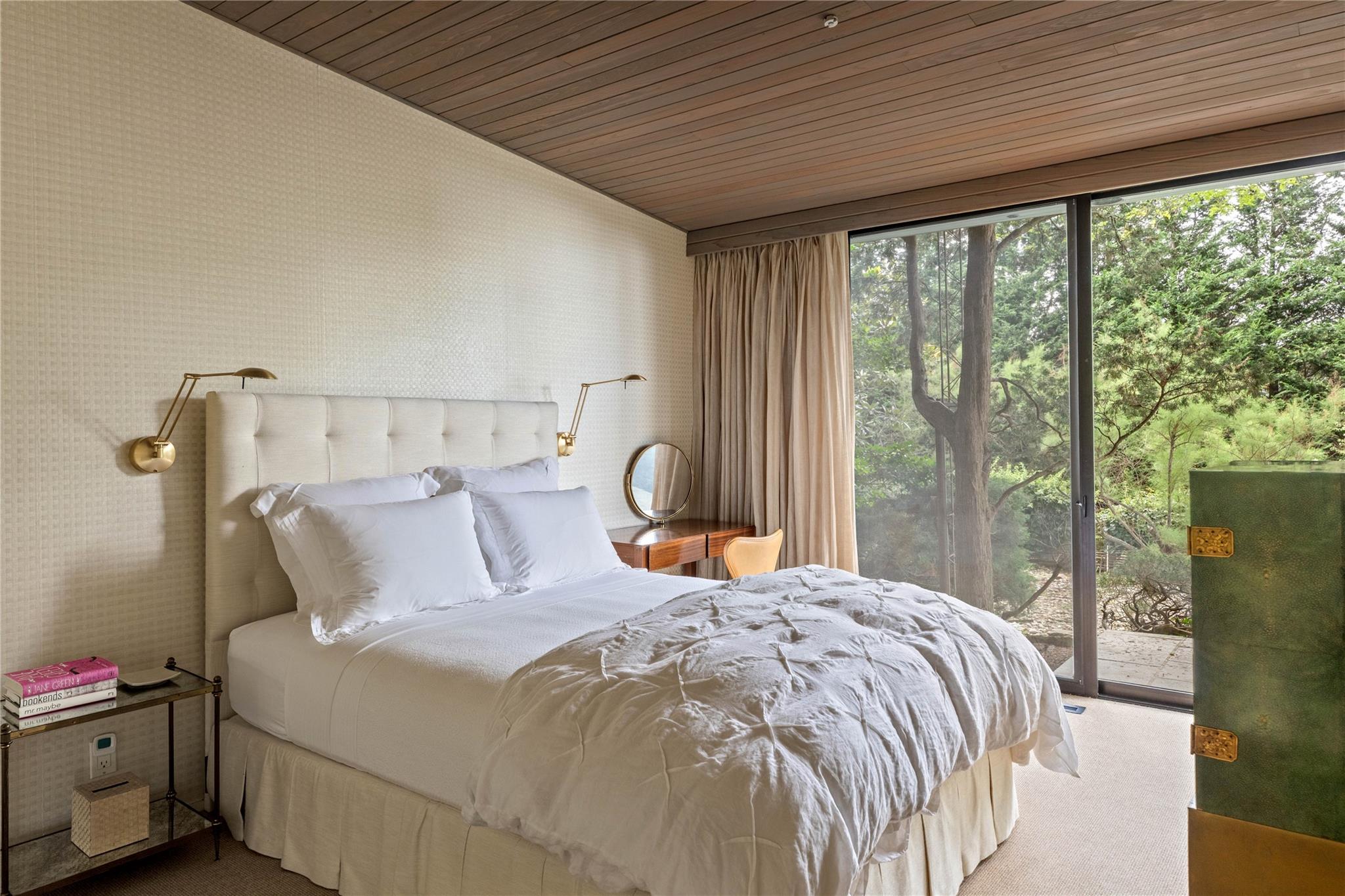 96 Old House Lane, Sands Point, NY 11050