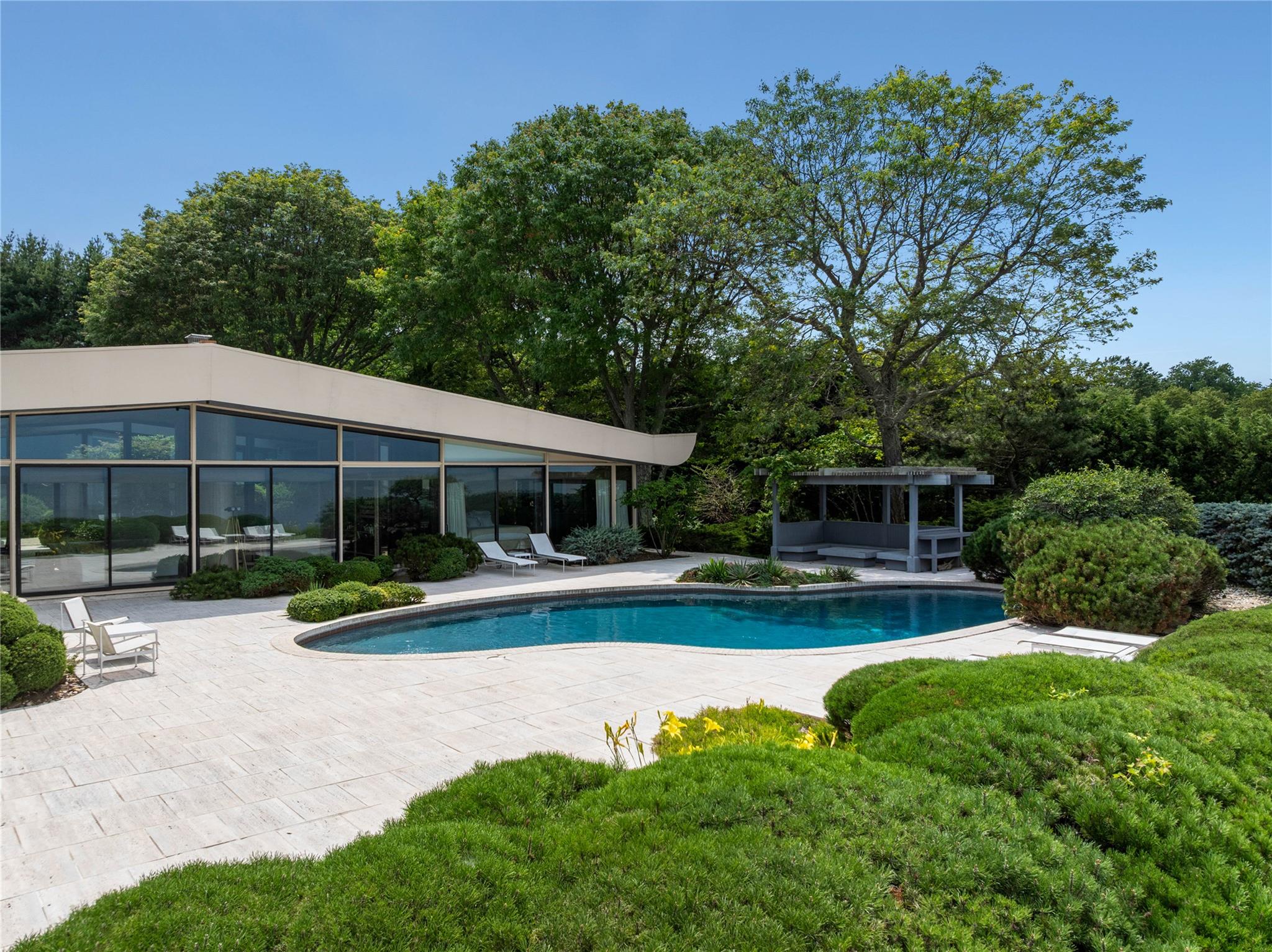 96 Old House Lane, Sands Point, NY 11050