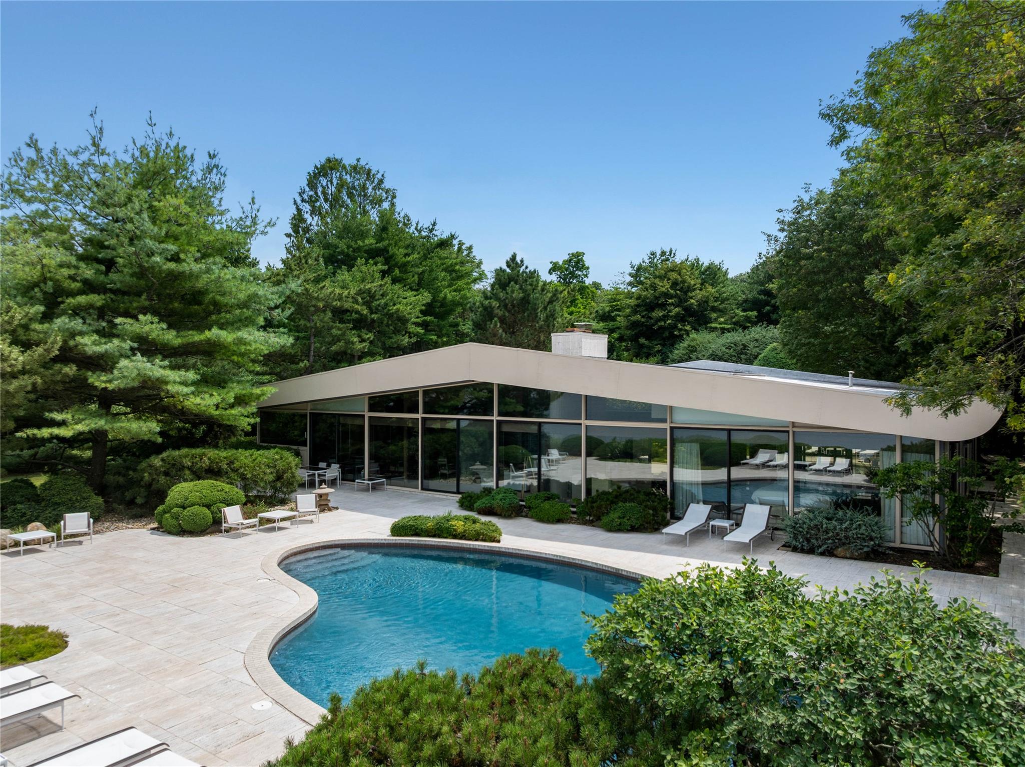 96 Old House Lane, Sands Point, NY 11050