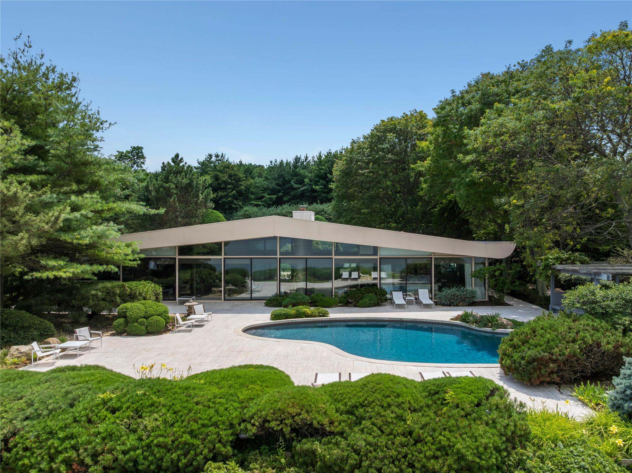 96 Old House Lane, Sands Point, NY 11050