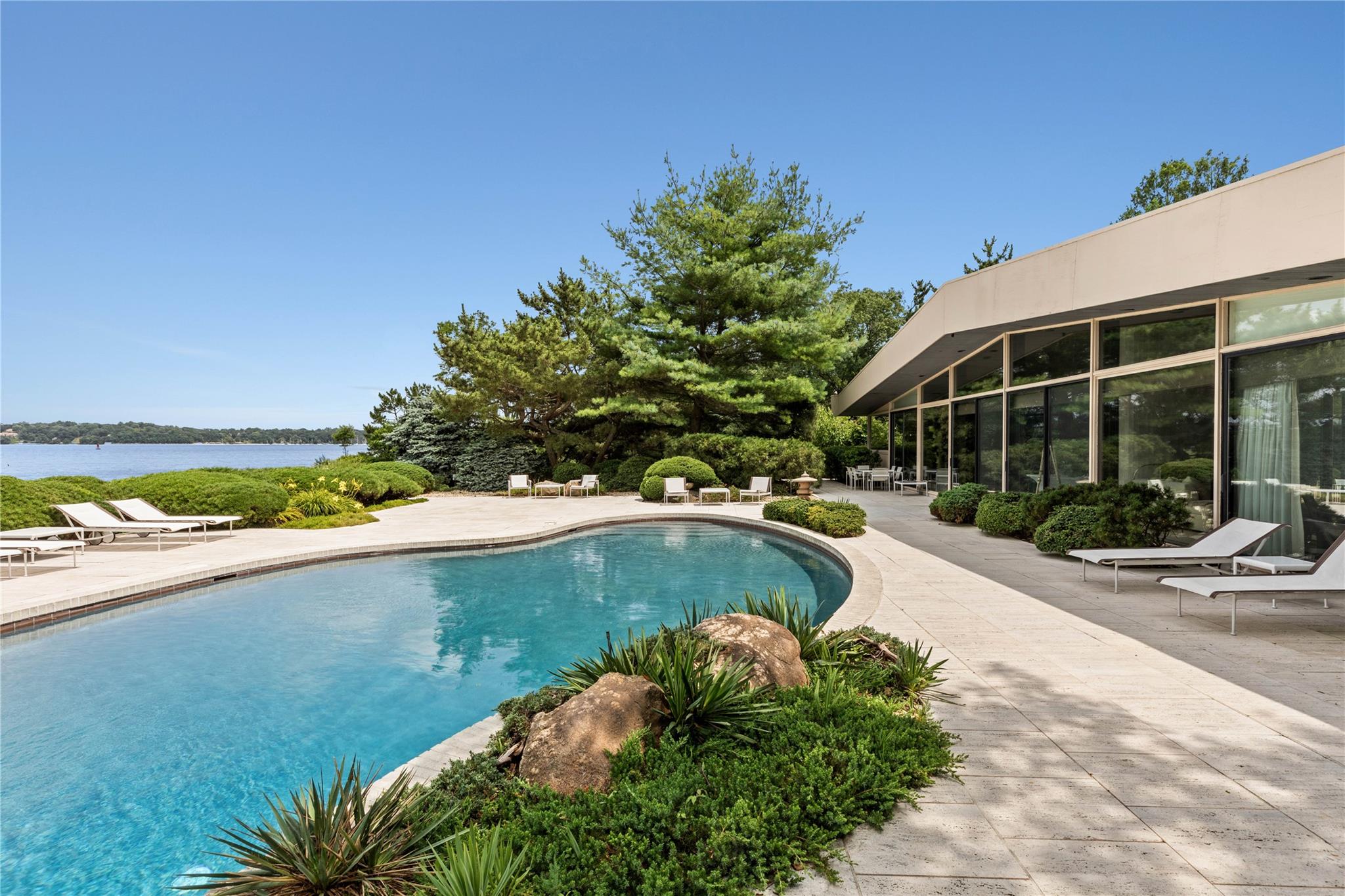 96 Old House Lane, Sands Point, NY 11050