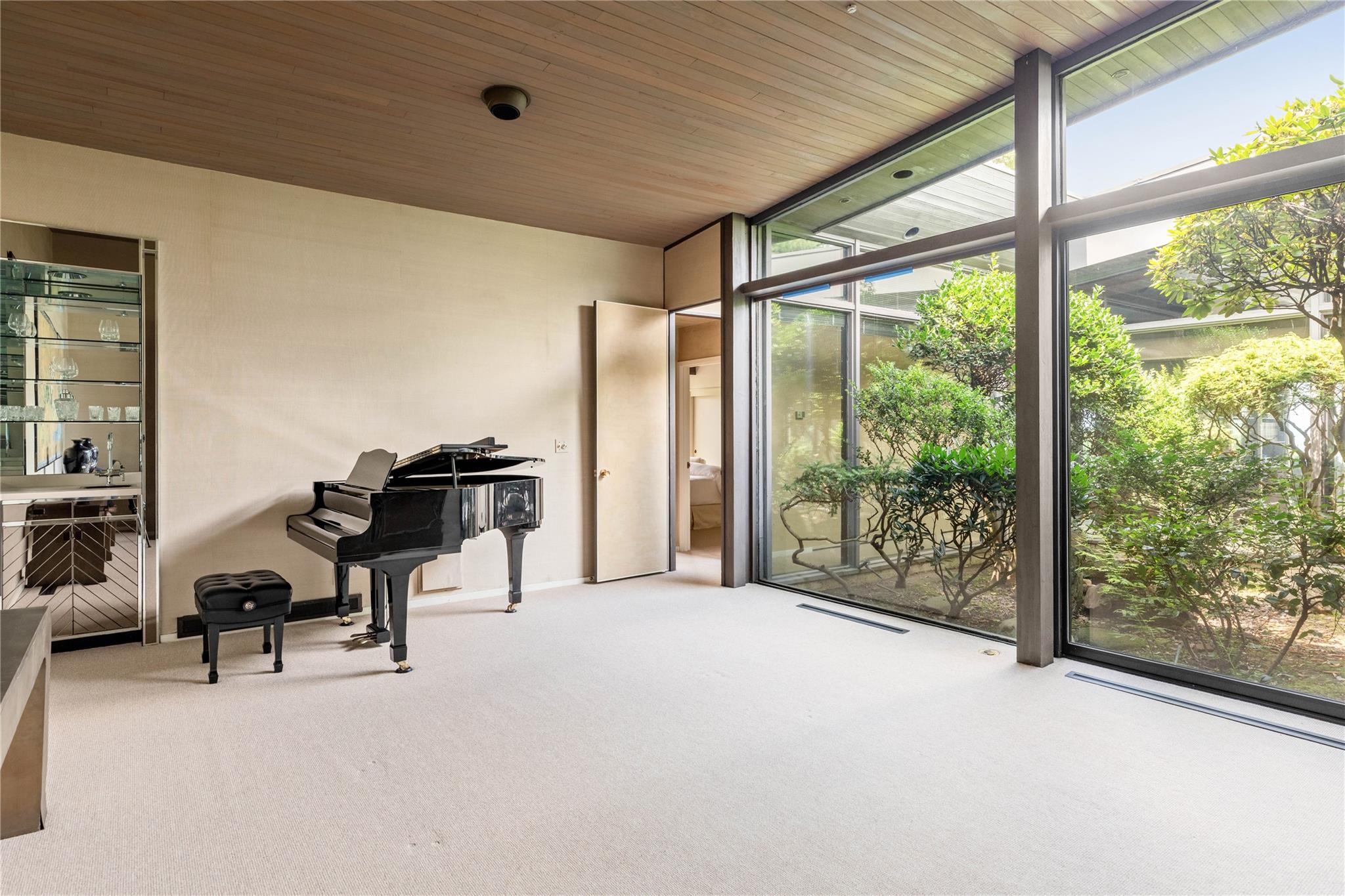 96 Old House Lane, Sands Point, NY 11050