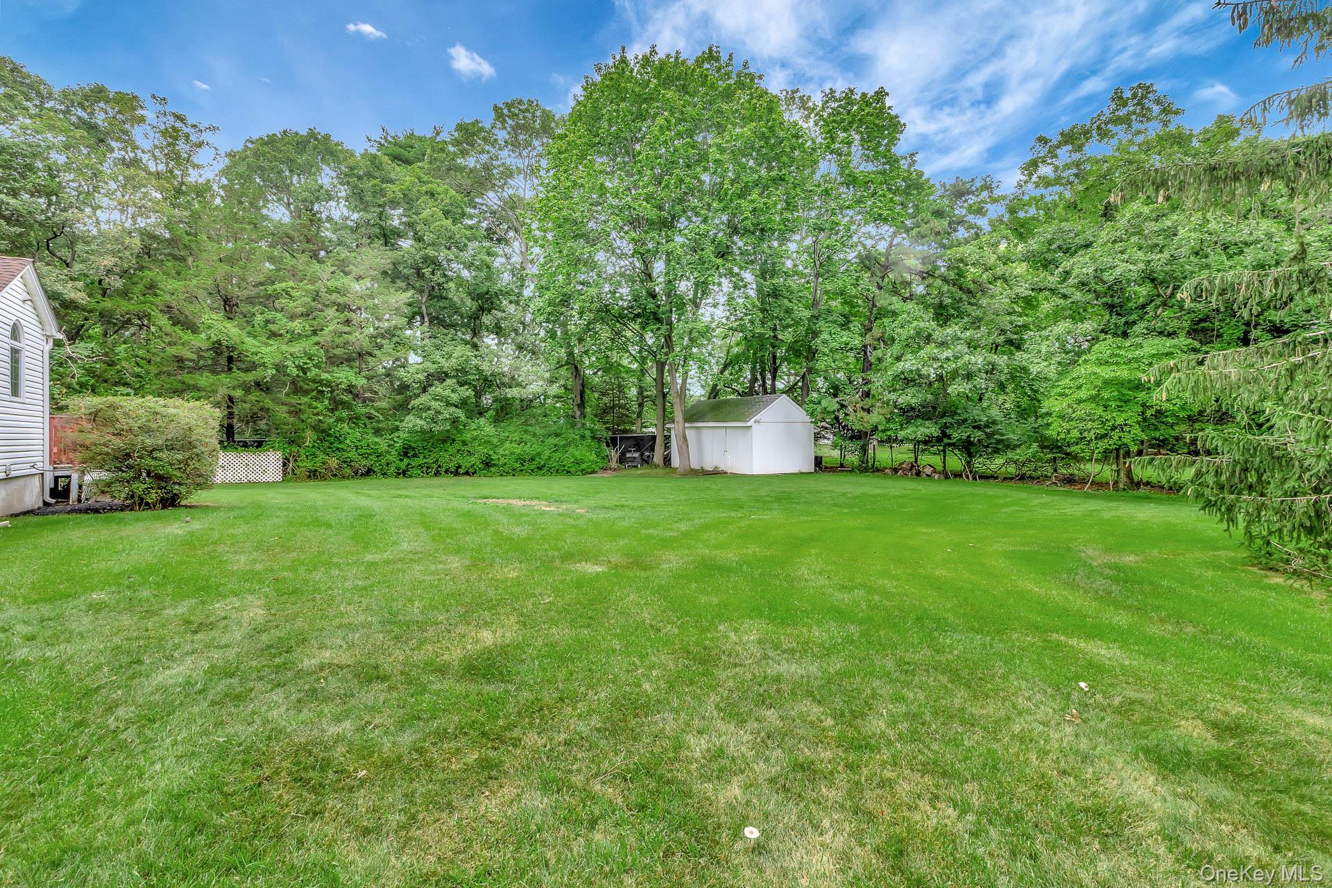 1 Garfield Court, Nesconset, NY 11767