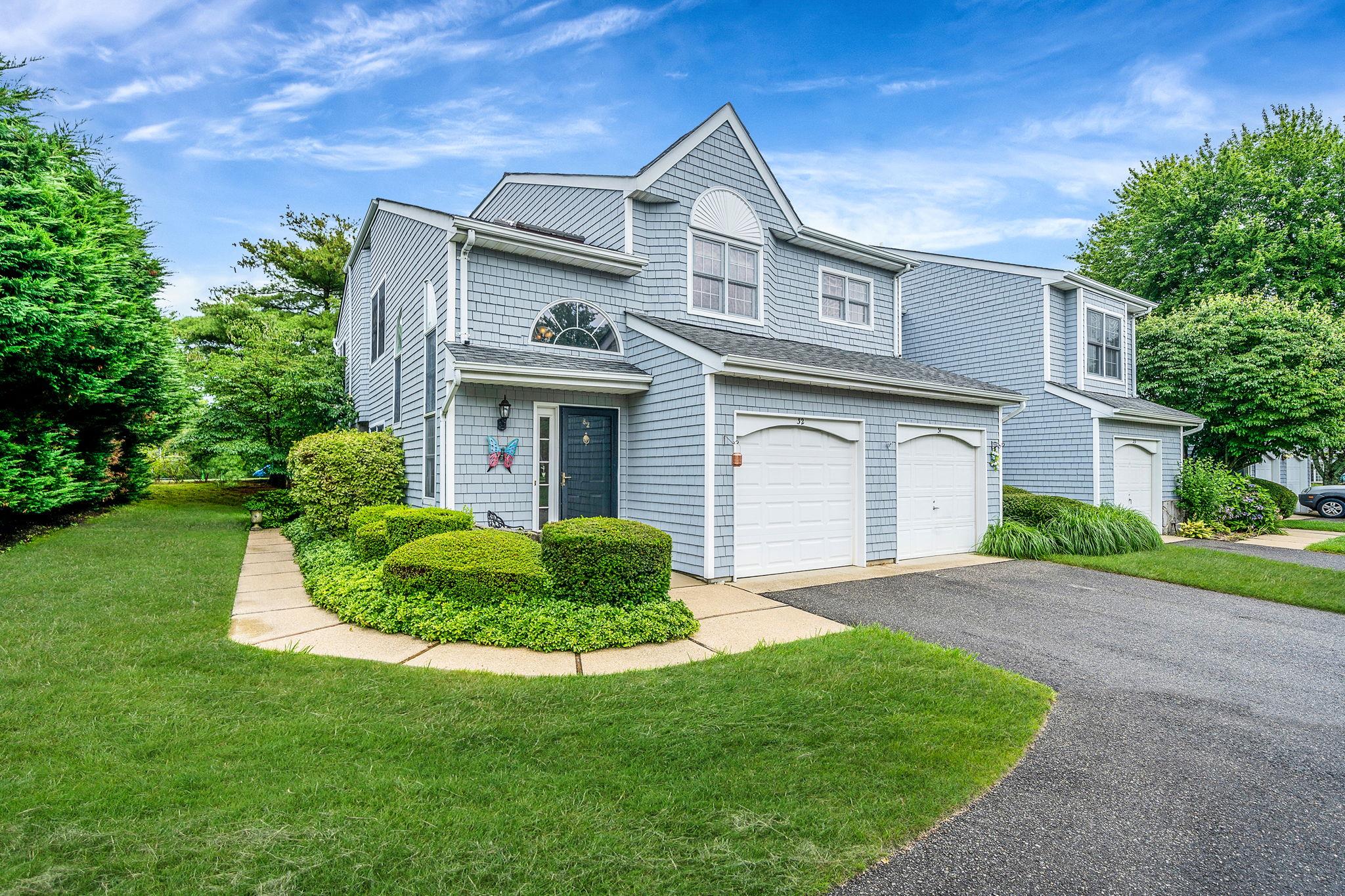32 Lakebridge Drive S, Kings Park, NY 11754