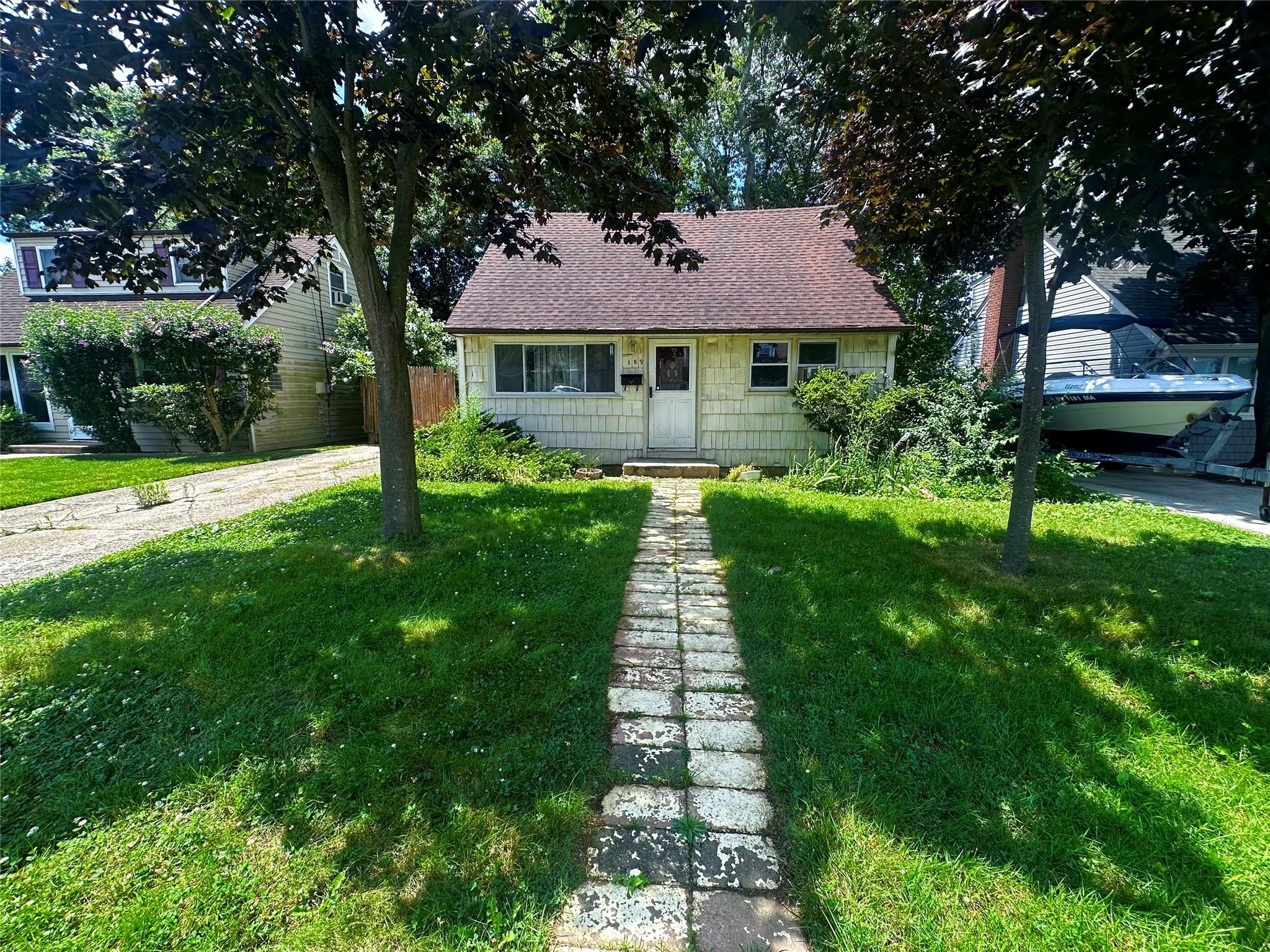 189 Trouville Road, Copiague, NY 11726