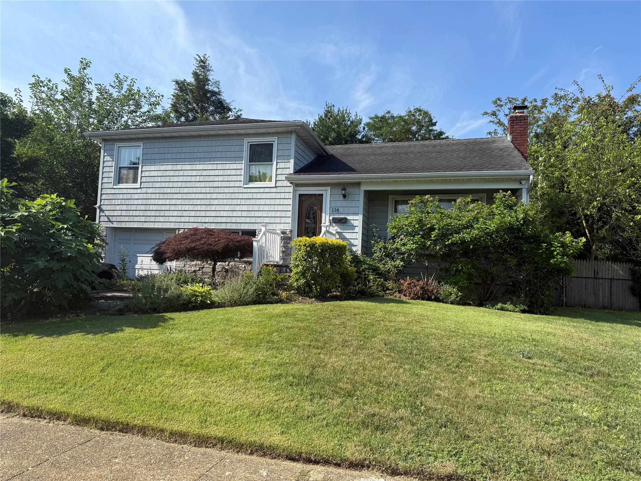 116 Colony Lane, Syosset, NY 11791