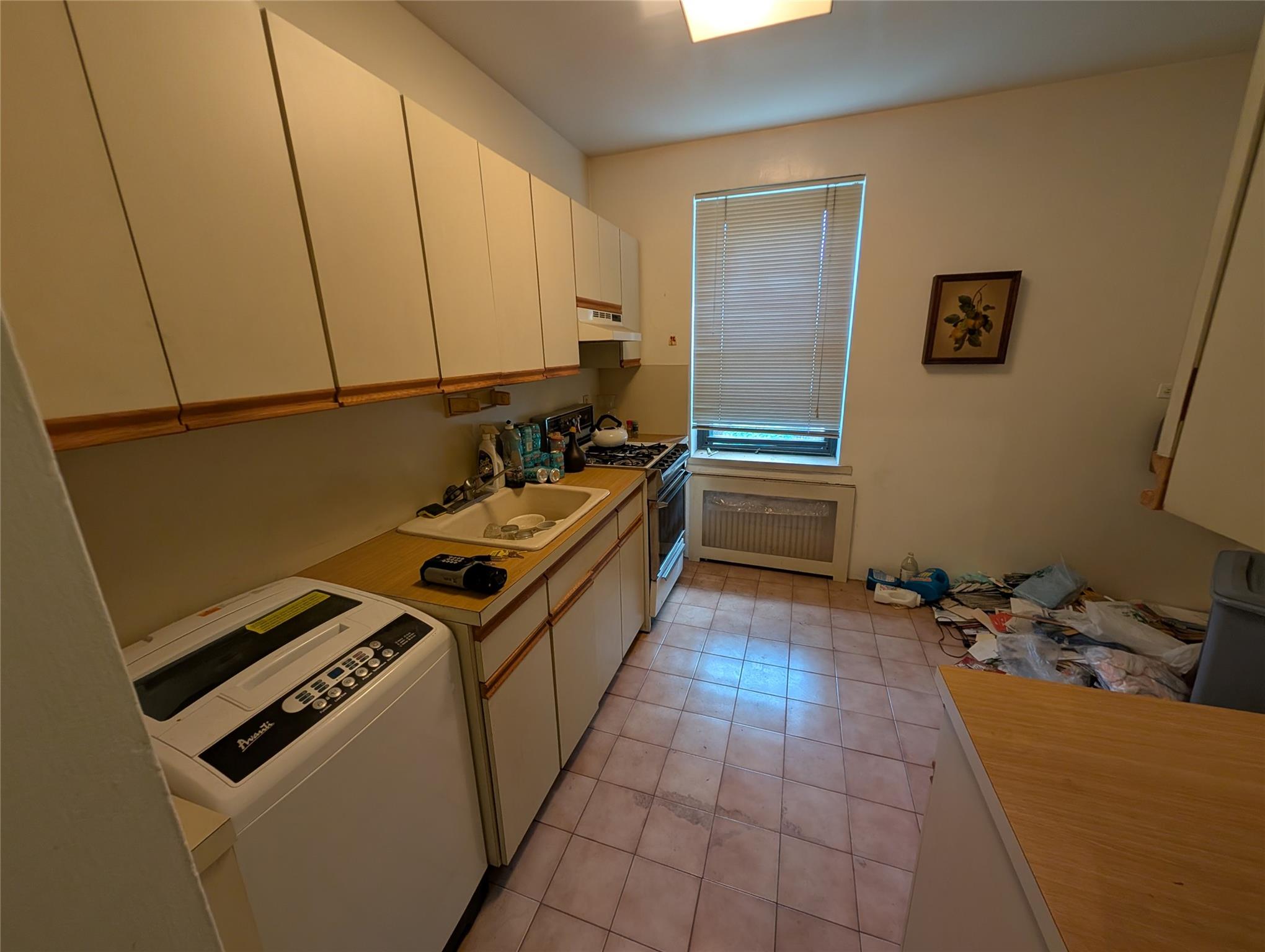 21-16 77 Street 2nd Floor, Astoria, NY 11370