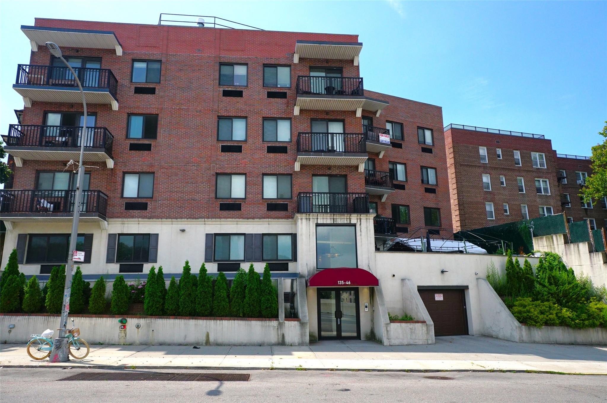135-46 Grand Central Parkway # 4C, Briarwood, NY 11435
