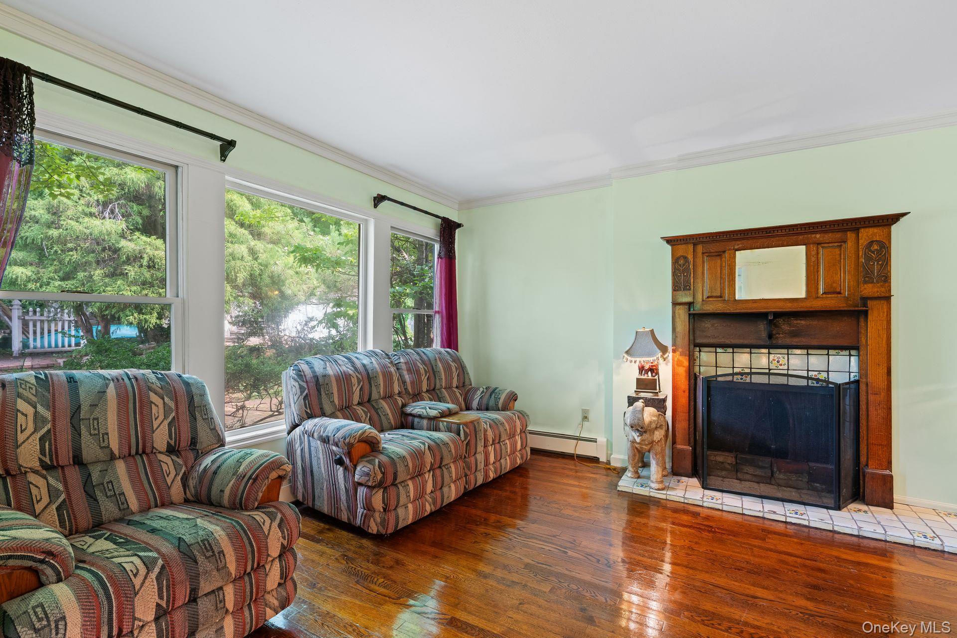 13 Whitney Circle, Glen Cove, NY 11542