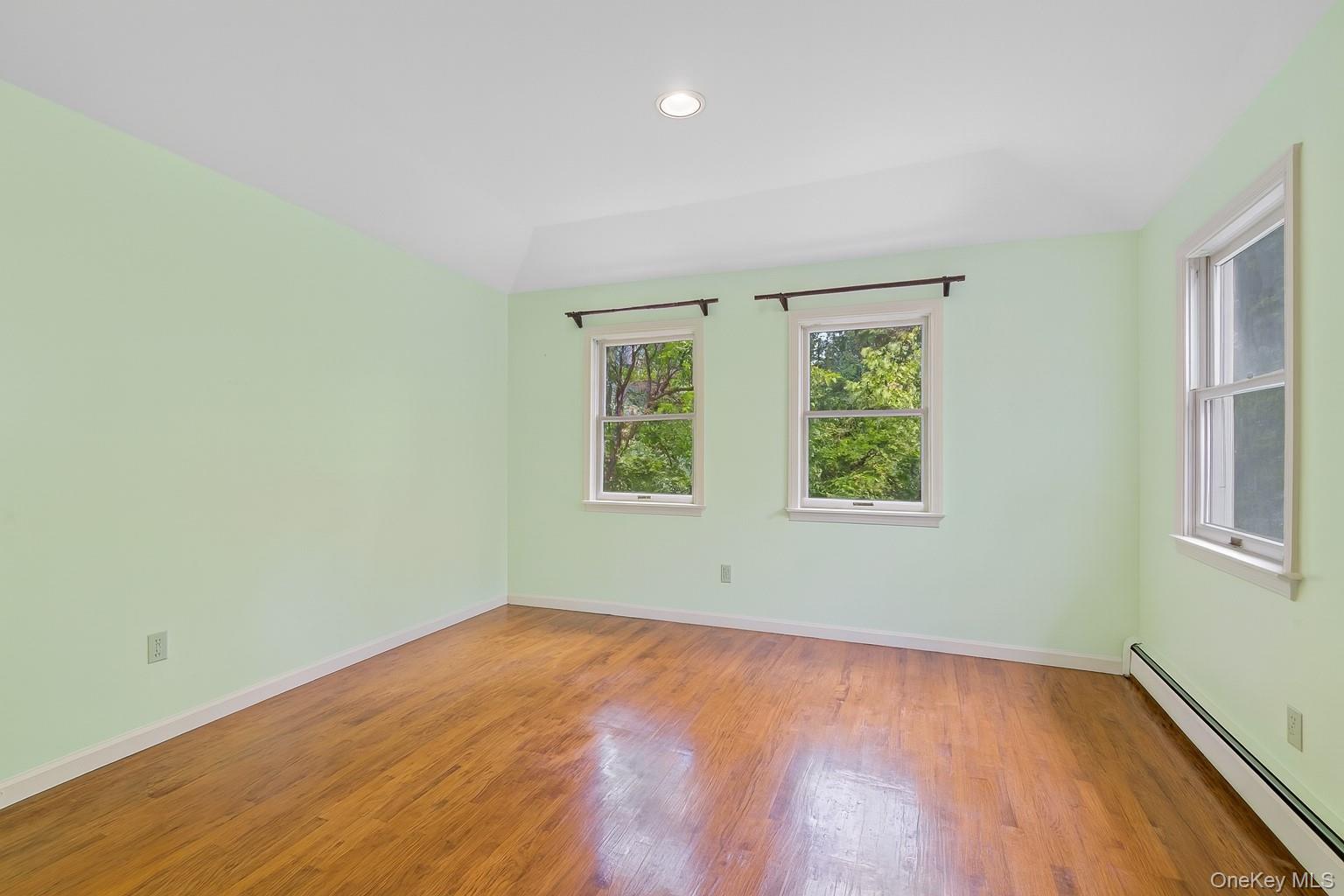 13 Whitney Circle, Glen Cove, NY 11542