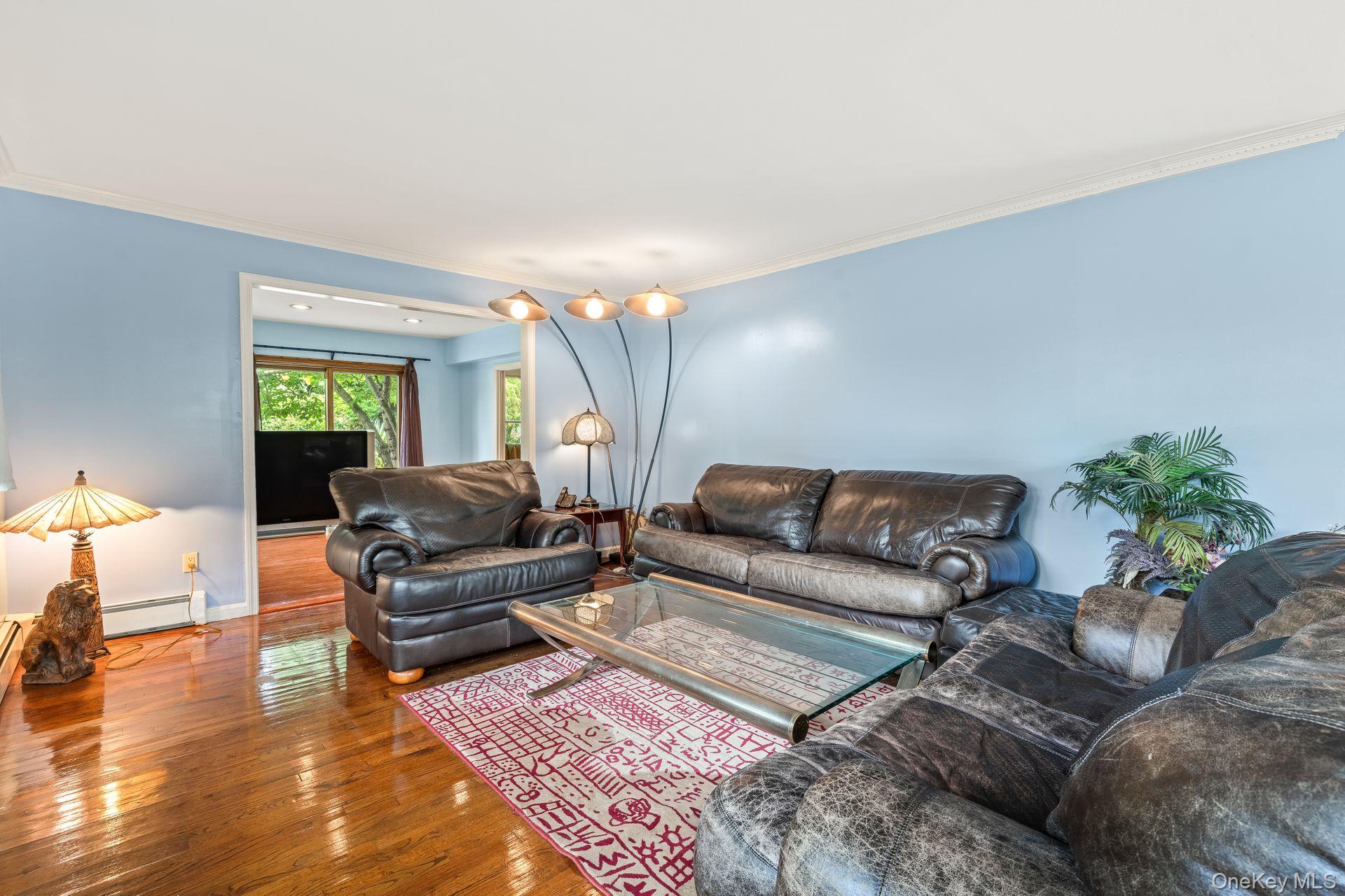 13 Whitney Circle, Glen Cove, NY 11542