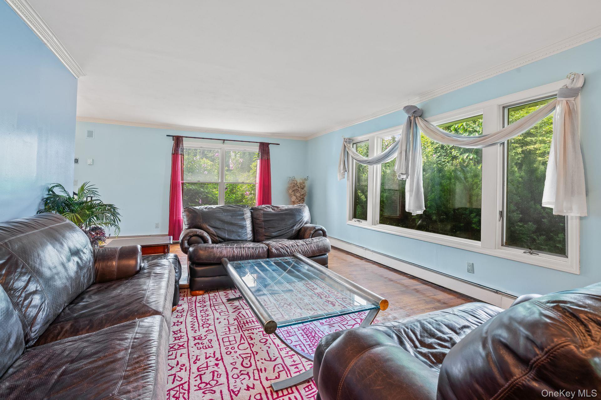 13 Whitney Circle, Glen Cove, NY 11542