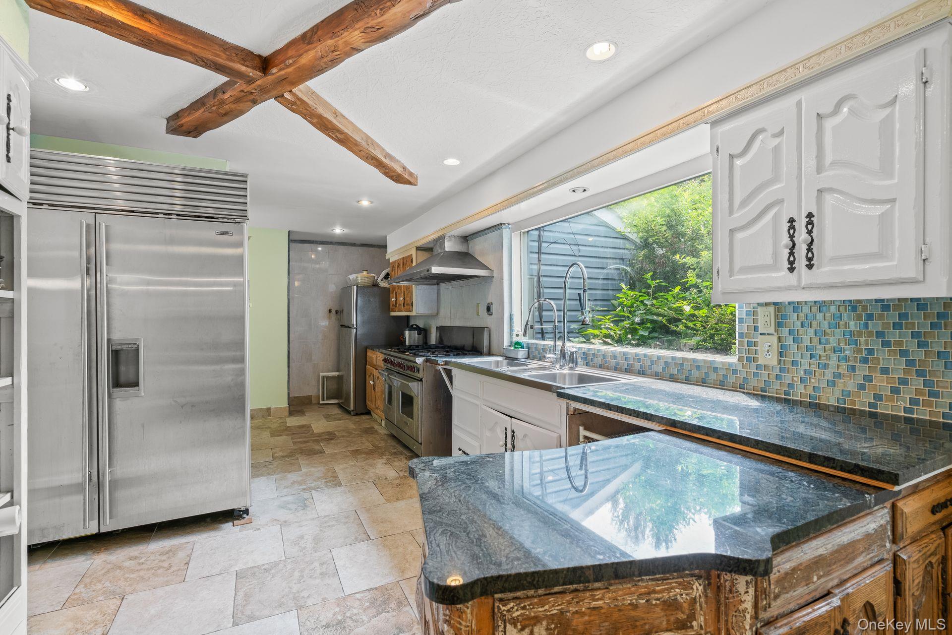 13 Whitney Circle, Glen Cove, NY 11542