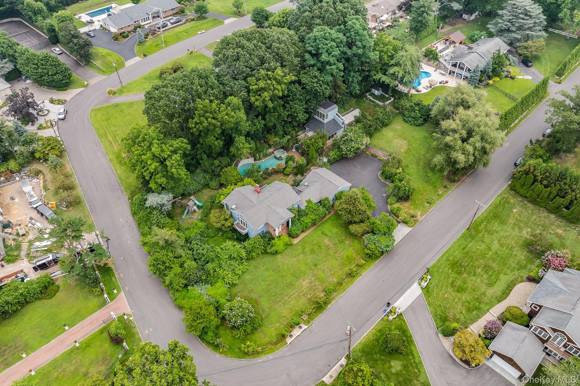 13 Whitney Circle, Glen Cove, NY 11542