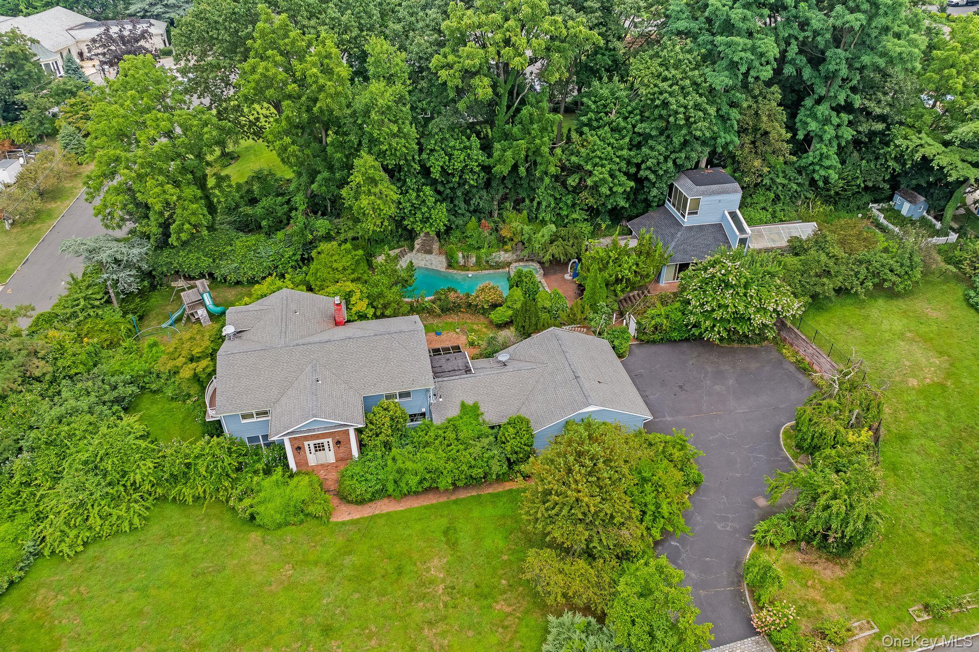 13 Whitney Circle, Glen Cove, NY 11542