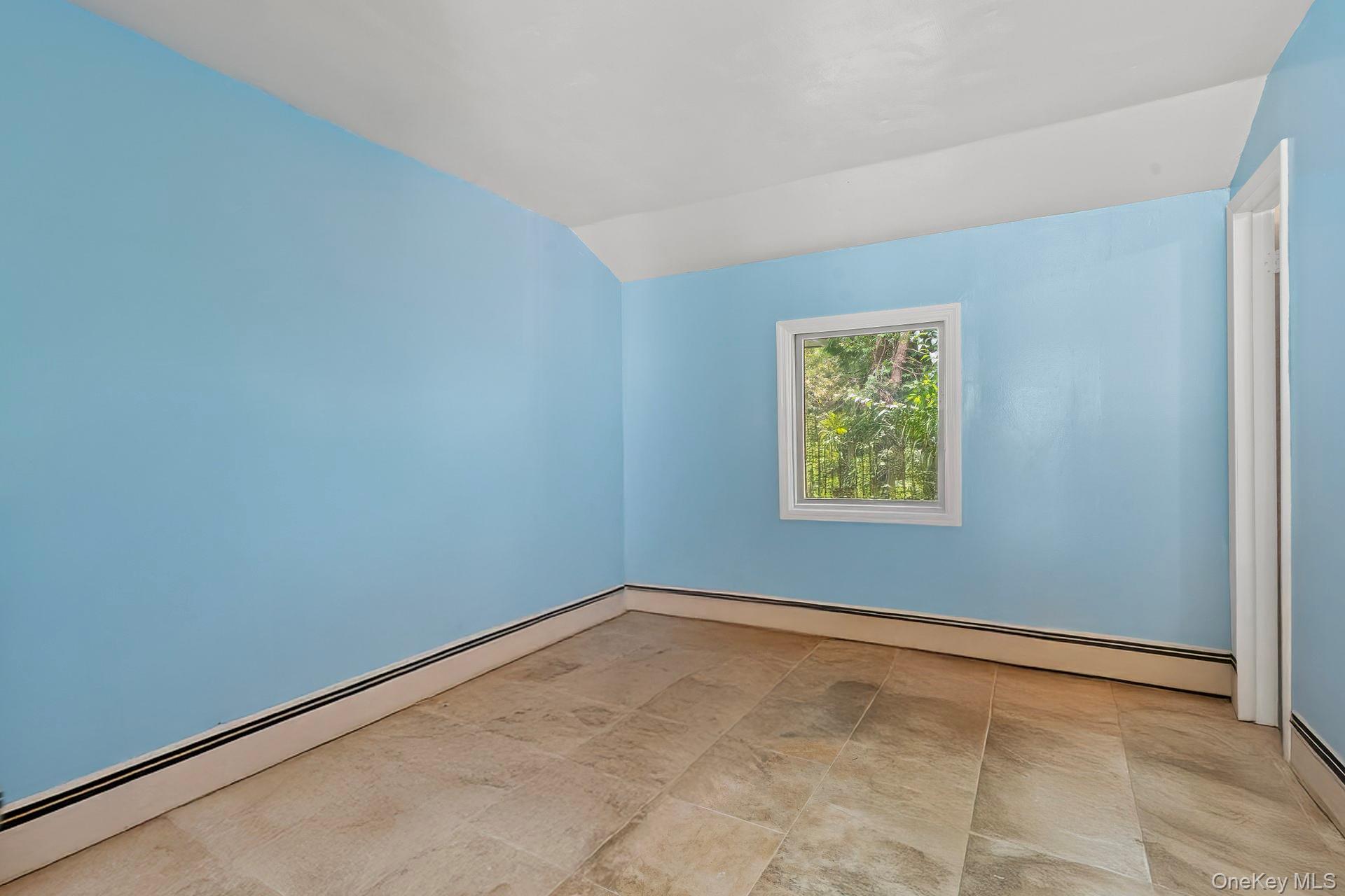 13 Whitney Circle, Glen Cove, NY 11542