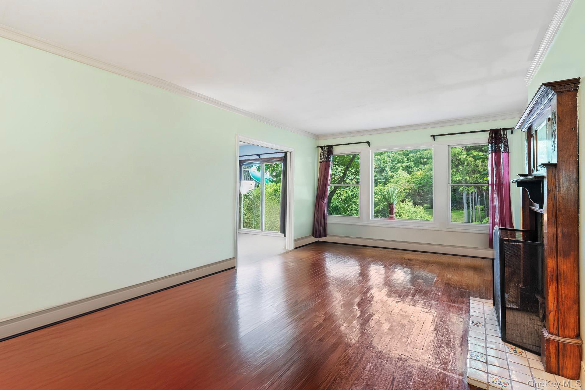 13 Whitney Circle, Glen Cove, NY 11542