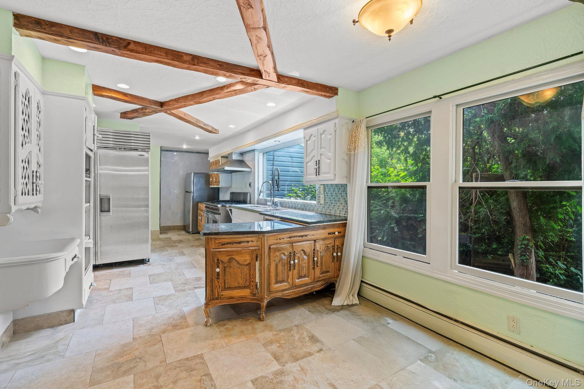 13 Whitney Circle, Glen Cove, NY 11542