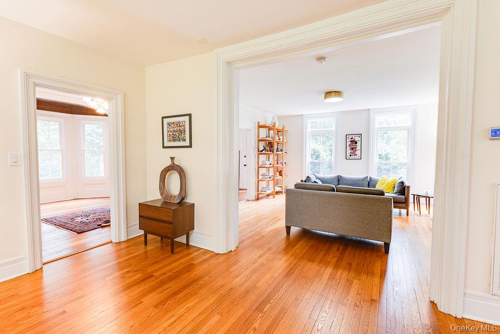 592 Landing Avenue, Smithtown, NY 11787