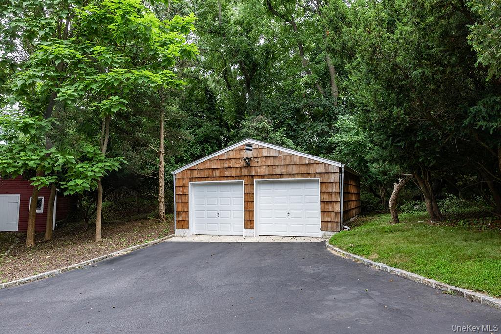 592 Landing Avenue, Smithtown, NY 11787