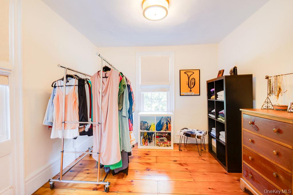 592 Landing Avenue, Smithtown, NY 11787