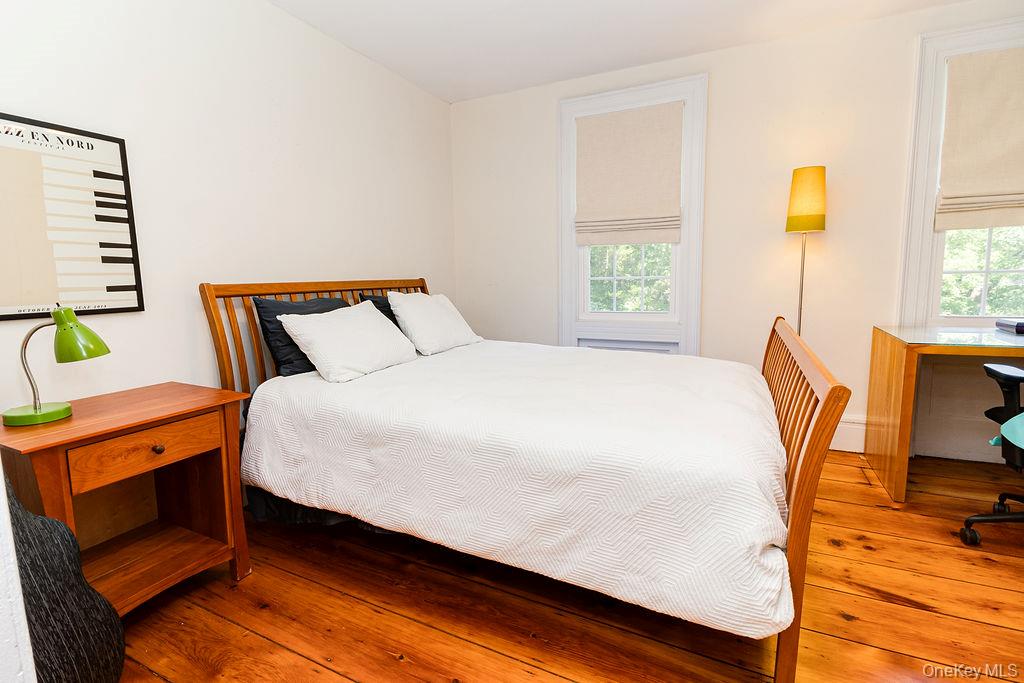 592 Landing Avenue, Smithtown, NY 11787